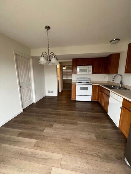 Building Photo - 823 Navajo Trail