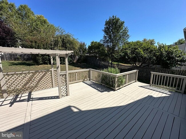 Building Photo - 72 Maddex Farm Dr