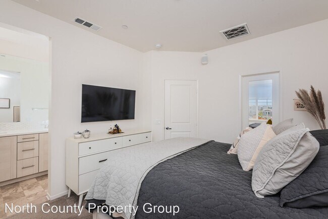 Building Photo - 3 br, 3 bath House - 1170 Via Lucero