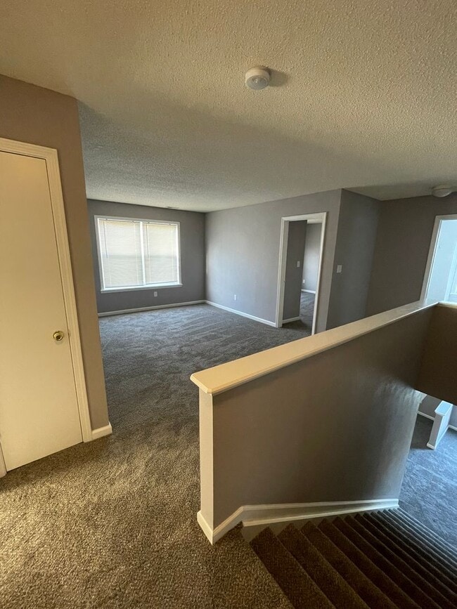 Building Photo - Franklin Twp 4 BR + loft