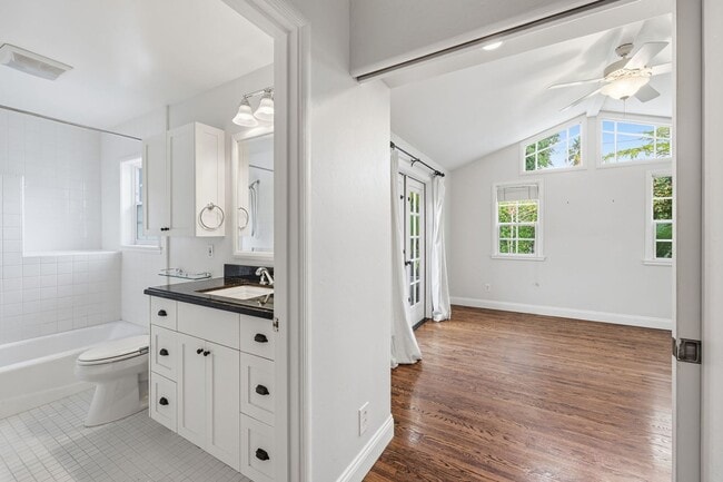 Building Photo - MISSION BAY 4-BED/3-BATH - 3 MIN WALK TO BAY