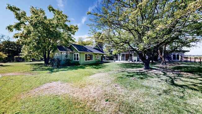 Building Photo - Country Charm Meets Vineyard Views! Two Bedroom Two bath with room to relax!