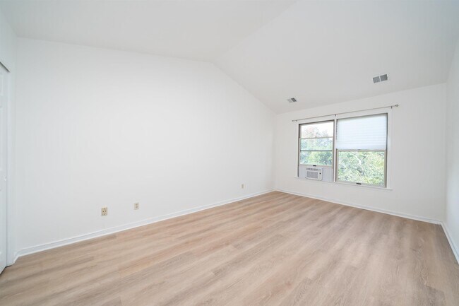 Building Photo - 79 Sherman Pl