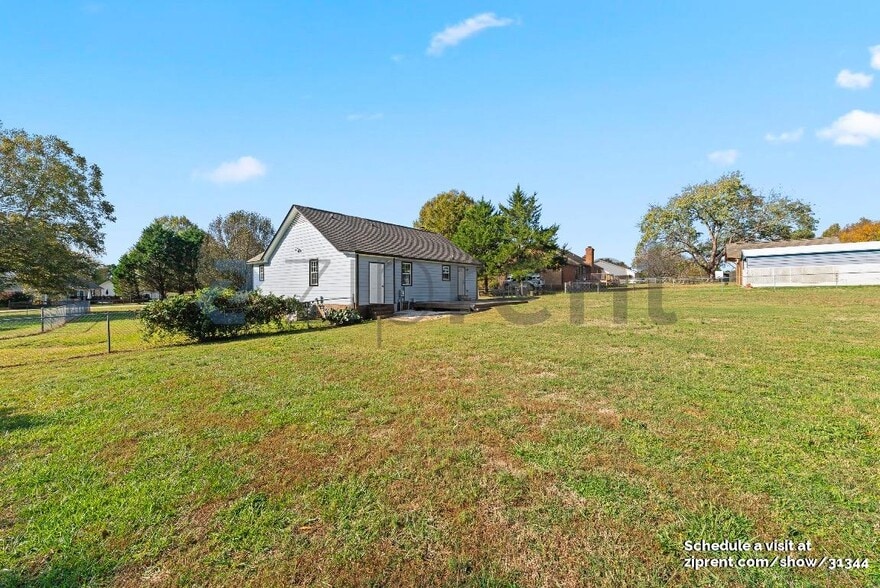 Building Photo - 2502 Foxworth Dr