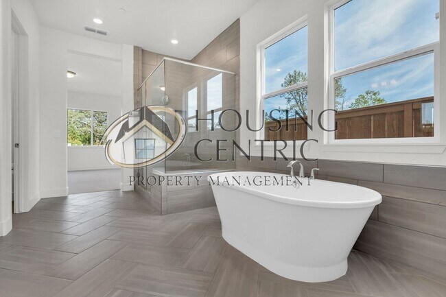 Building Photo - Exceptional Newer Construction Executive Rental in El Dorado Hills