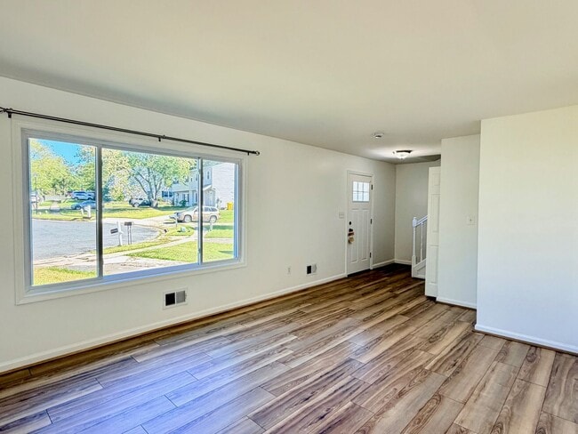 Building Photo - Spacious & Updated Pasadena Townhome for Rent