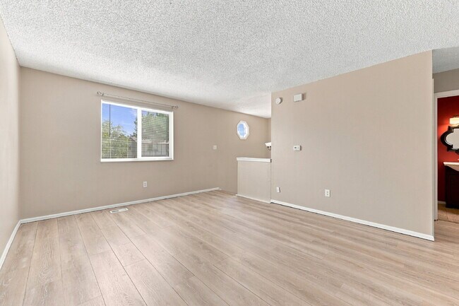 Building Photo - $1,895.95 3-bed, 1.5-bathroom located in Colorado Springs with a washer and dryer.