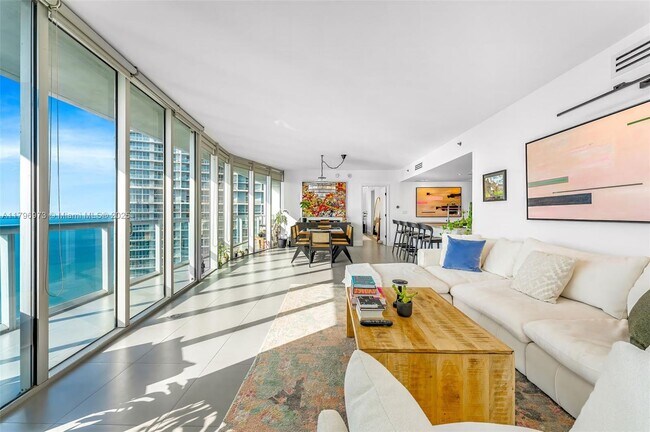 Building Photo - 465 Brickell Ave