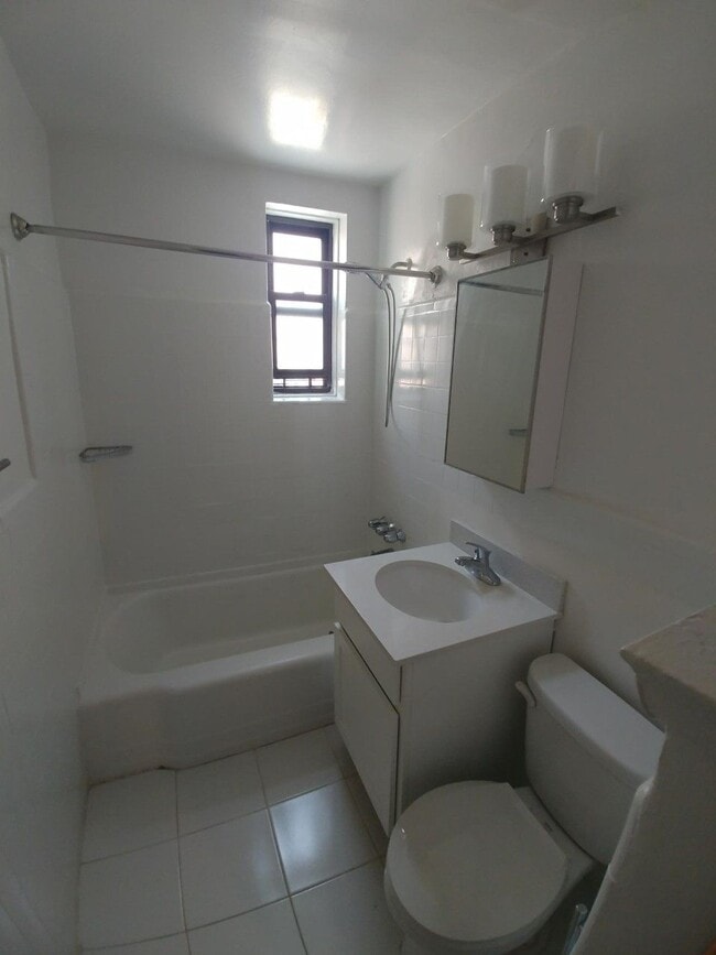 Building Photo - 102-45 62nd Rd