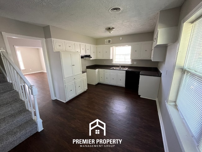 Building Photo - Spacious 4BR/2BA in Whitehaven | 2,000+ SQ FT, Hardwood Floors & Fireplace