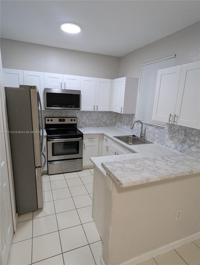 Building Photo - 1413 SE 24th Ct