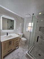 Building Photo - 613 Willow Ave