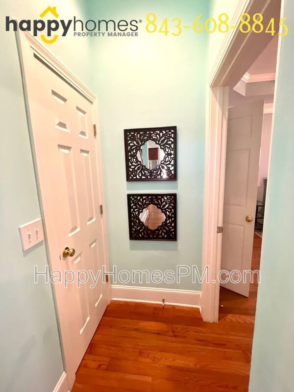 Building Photo - 1046 Blakeway St