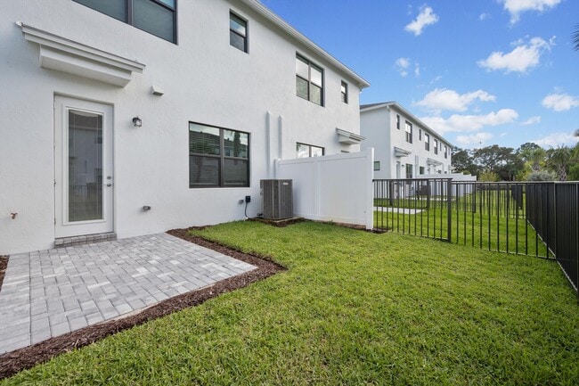 Building Photo - 7638 SW Lucy Ln