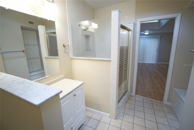 Building Photo - 1424 E Park Cir