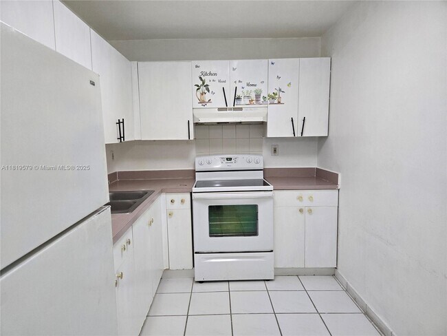 Building Photo - 5755 W 20th Ave
