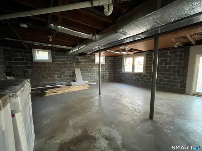 Building Photo - 110 Roger White Dr