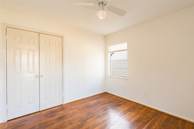 Building Photo - 2145 Sharon Dr