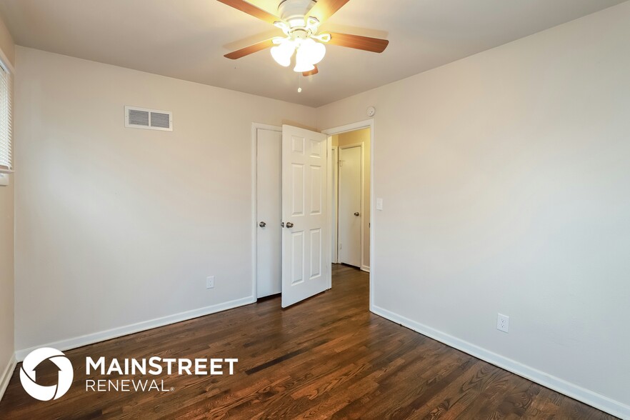 Building Photo - 6412 N Forest Ave