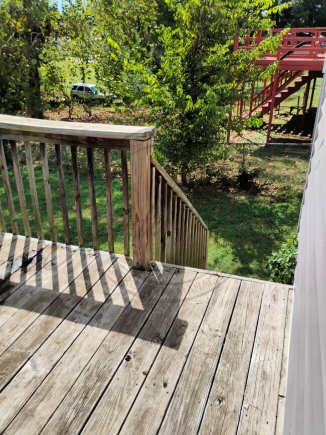Building Photo - Two Bedroom Townhouse in North Nashville!