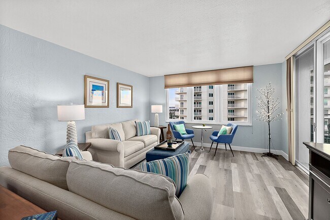 Building Photo - Spacious Oceanfront Condo