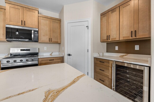 Building Photo - 1878 Woodland Way