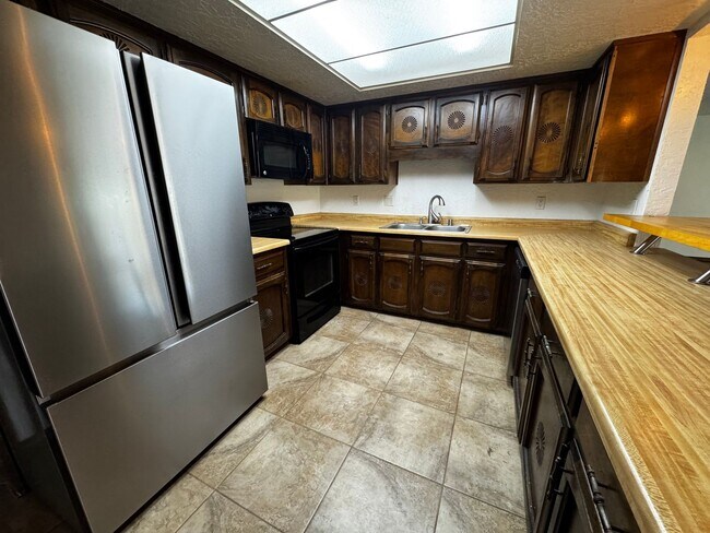 Building Photo - Beautiful 3 bedroom 2 bath