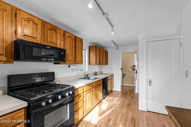 Building Photo - 80 Wilson Ave