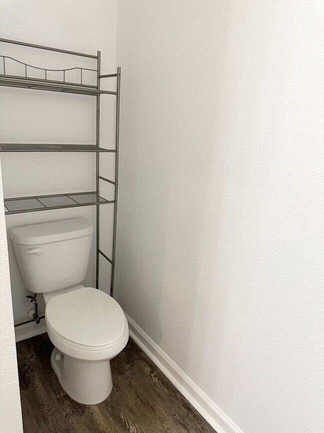 Building Photo - $1,000 Move In Special!!  Private Back Yar...