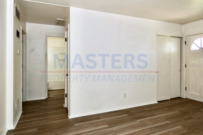 Building Photo - 5765 Steffens Ave