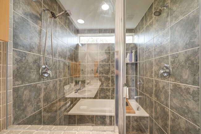 Building Photo - 1214 Urban Lofts Dr