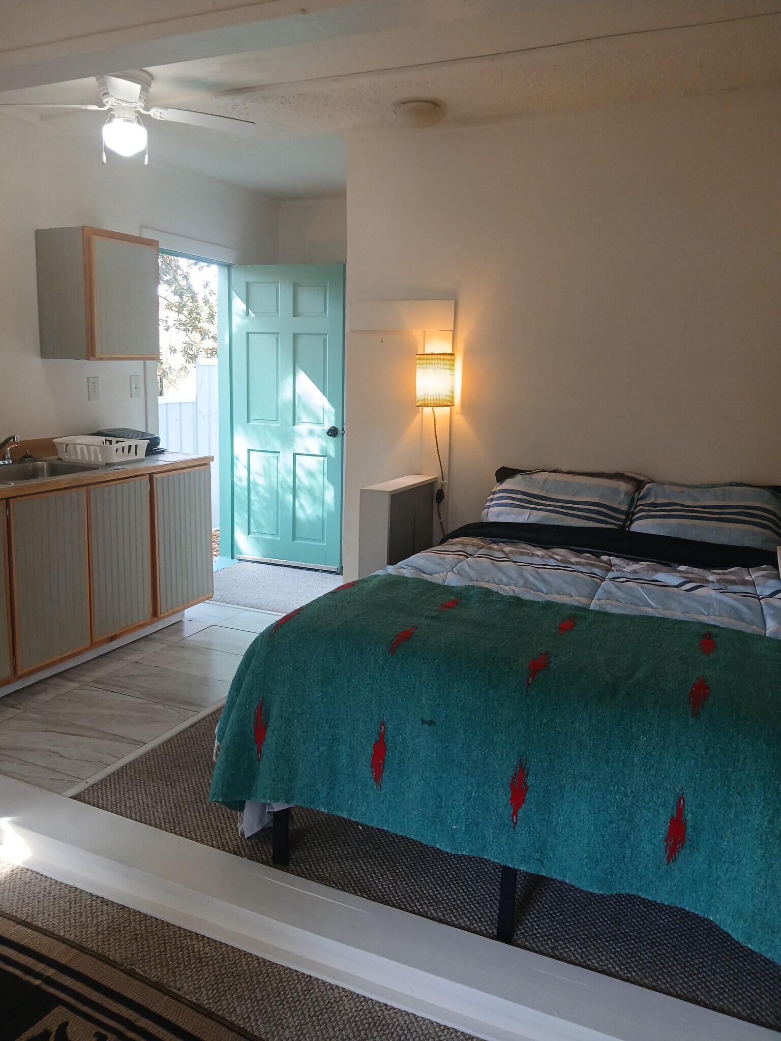 Building Photo - 1208 Alba St