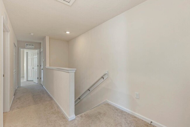 Building Photo - Silver Leaf townhouse w/ Office!