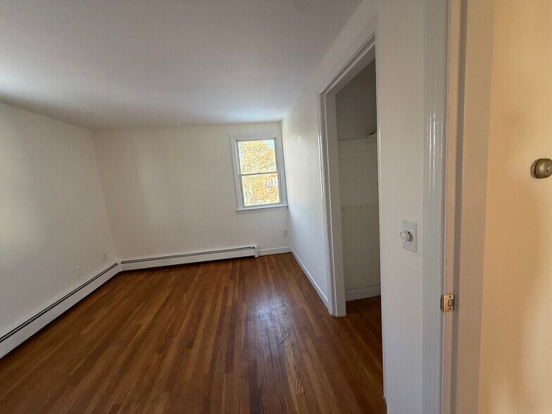 Building Photo - 38 Pine St