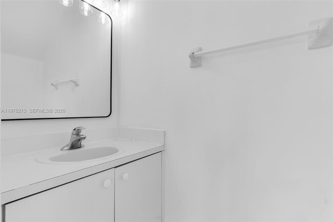 Building Photo - 925 SW 152nd Ct