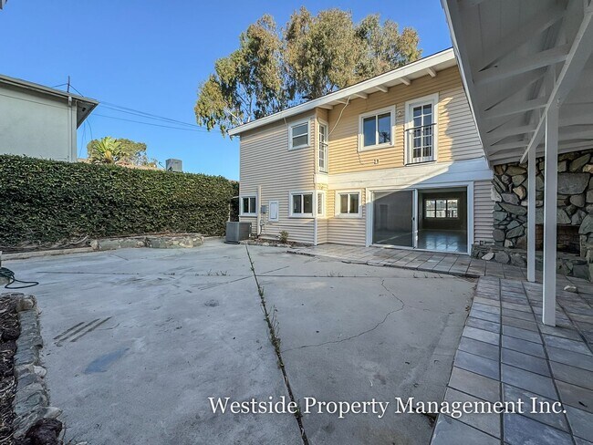 Building Photo - 8100 W 83rd St