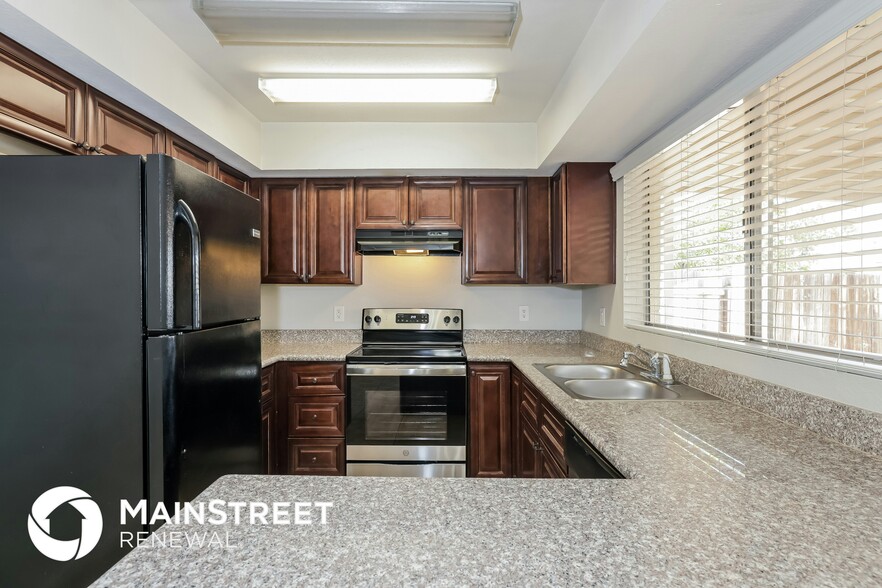 Building Photo - 7719 W Clayton Dr