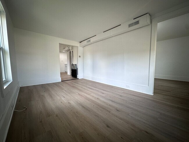 Building Photo - 303 Weston Ave