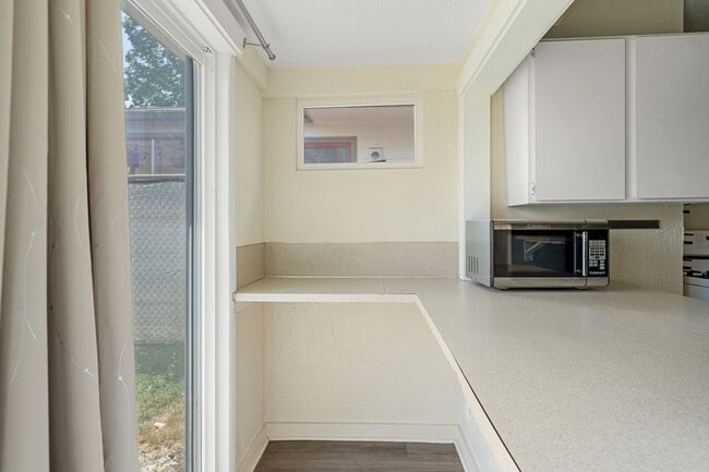 Building Photo - Updated Bremerton Home with Modern Touches