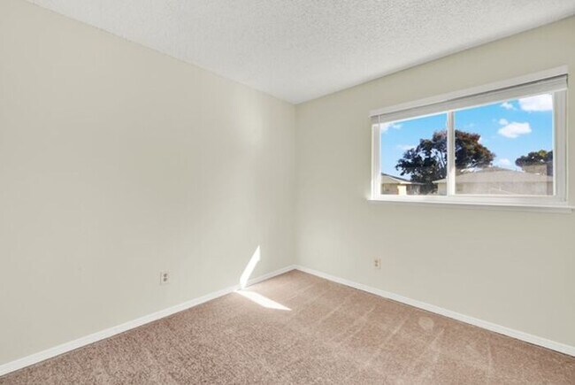 Building Photo - Great 3 bed, 1.5 bath Condo in Vacaville -...
