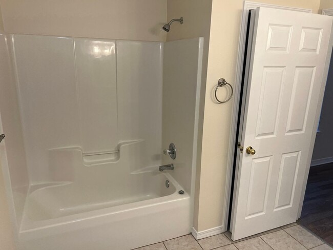 Building Photo - Located in the gated community of Parker's...