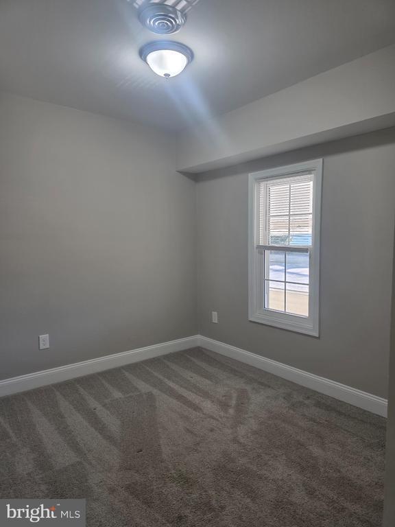 Building Photo - 320 Main St