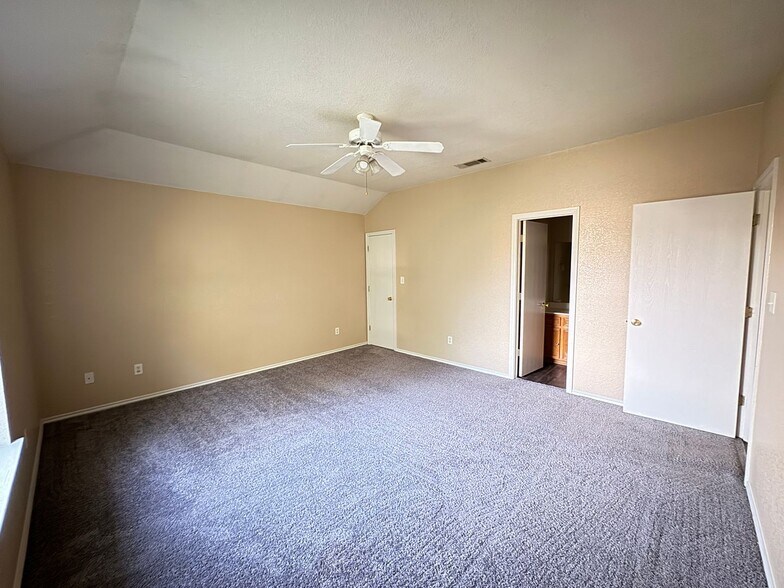 Building Photo - 3406 Toledo Dr