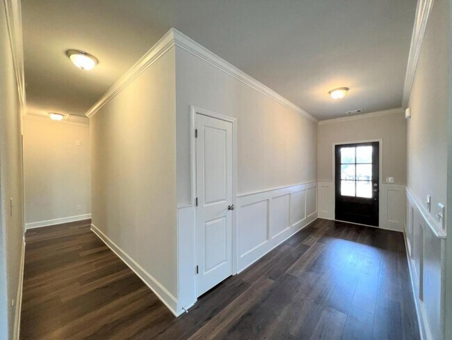 Building Photo - 130 Hawthorn Ln
