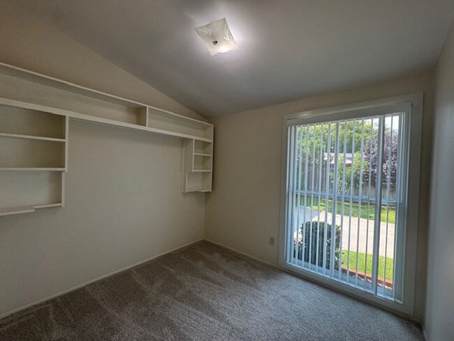 Building Photo - Charming 3-Bedroom Home for Rent in Serra ...