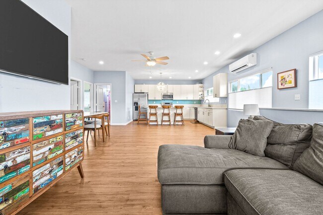 Building Photo - Upgraded 5 bedroom, 3 bath home