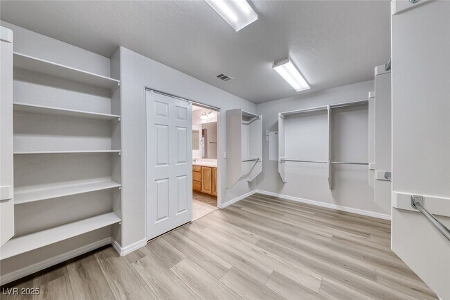 Building Photo - 259 Oakbrook Ridge Ave