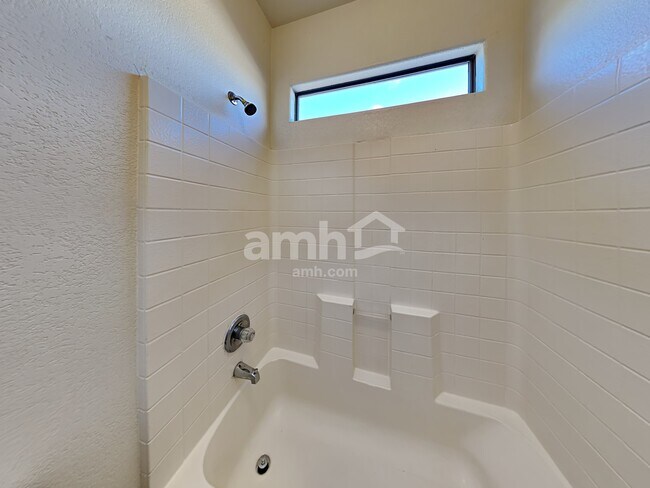 Building Photo - 614 W Mountain View Dr