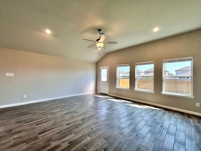 Building Photo - Charming 3-Bed, 2-Bath Home with Modern Up...