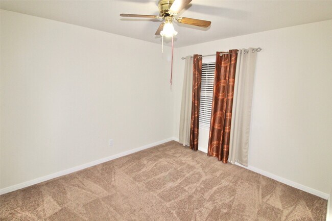Building Photo - 3306 Dandelion Dr